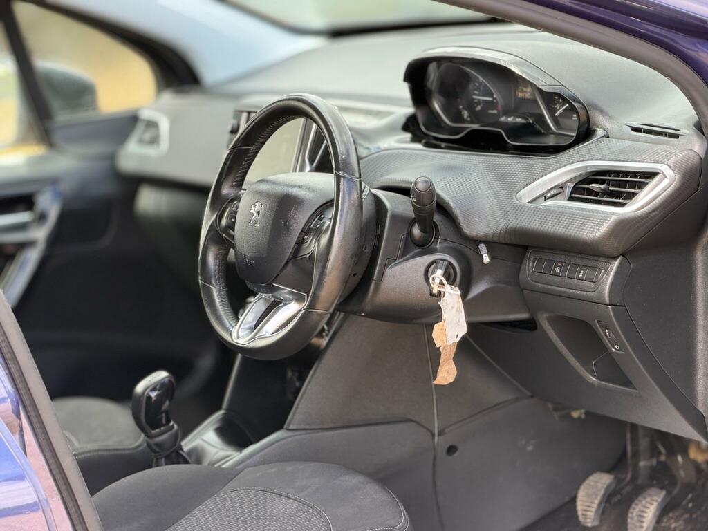 Peugeot 208 1.2 Puretech Black Edition Euro 6 White #25