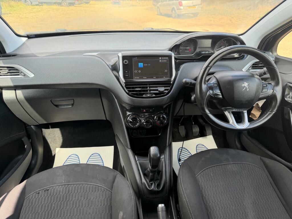 Peugeot 208 1.2 Puretech Black Edition Euro 6 White #19