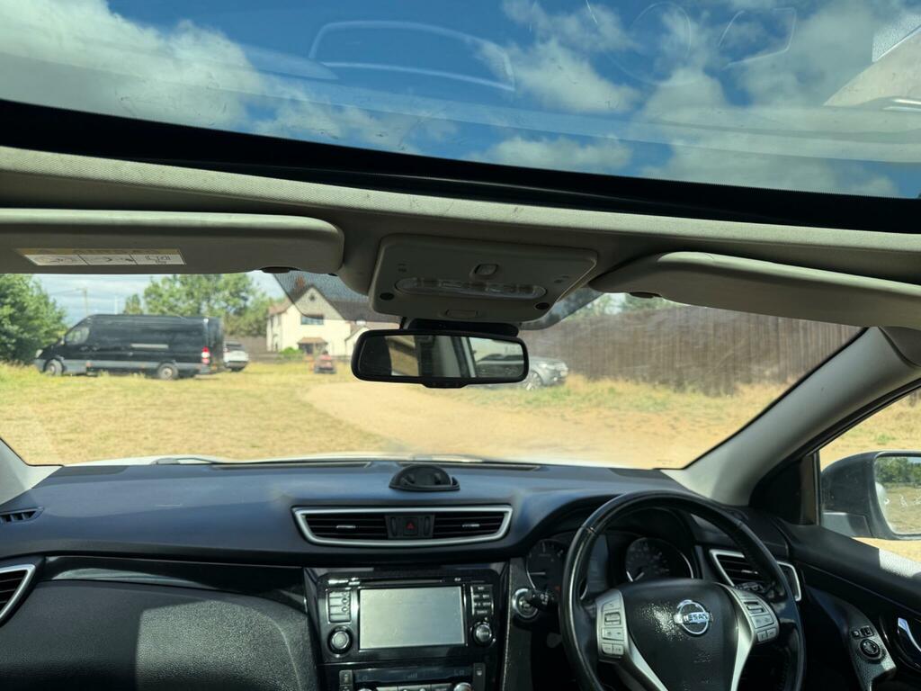 Nissan Qashqai Qashqai Tekna Dci 4X4 White #22