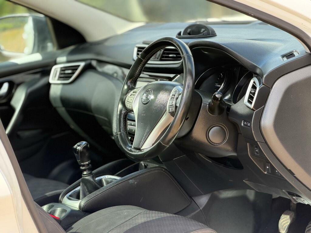 Nissan Qashqai Qashqai Tekna Dci 4X4 White #2