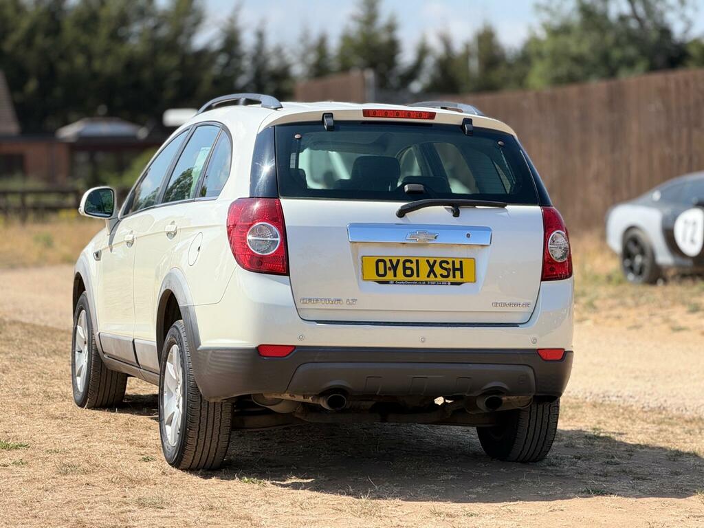 Chevrolet Captiva 2.2 Vcdi Lt 4Wd Euro 5 7 Seats White #4