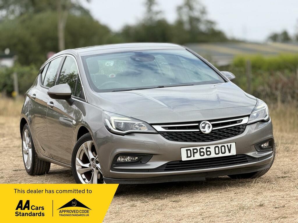 Vauxhall Astra Estate Silver #1
