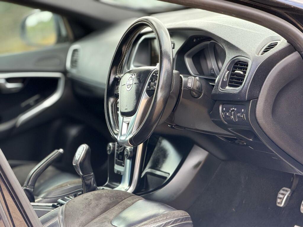 Volvo V40 2.0 D3 R-design Nav Euro 5 Ss Black #2