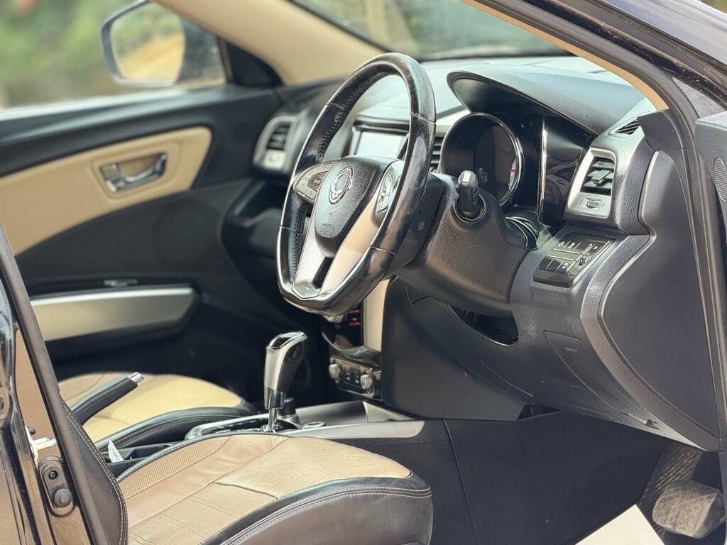 SsangYong Tivoli 1.6 Ultimate Grey #25