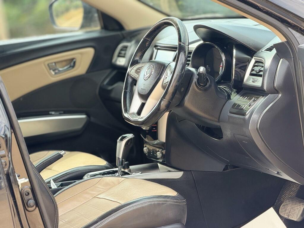 SsangYong Tivoli 1.6 Ultimate Grey #24