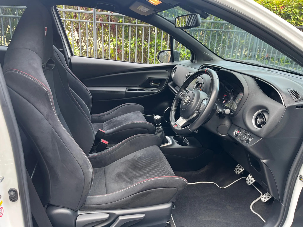 Toyota Yaris 1.5 Vvt-i Y20 Cvt Bi-tone Black #30