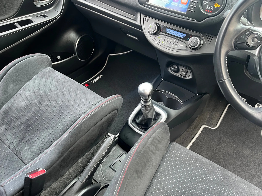 Toyota Yaris 1.5 Vvt-i Y20 Cvt Bi-tone Black #33