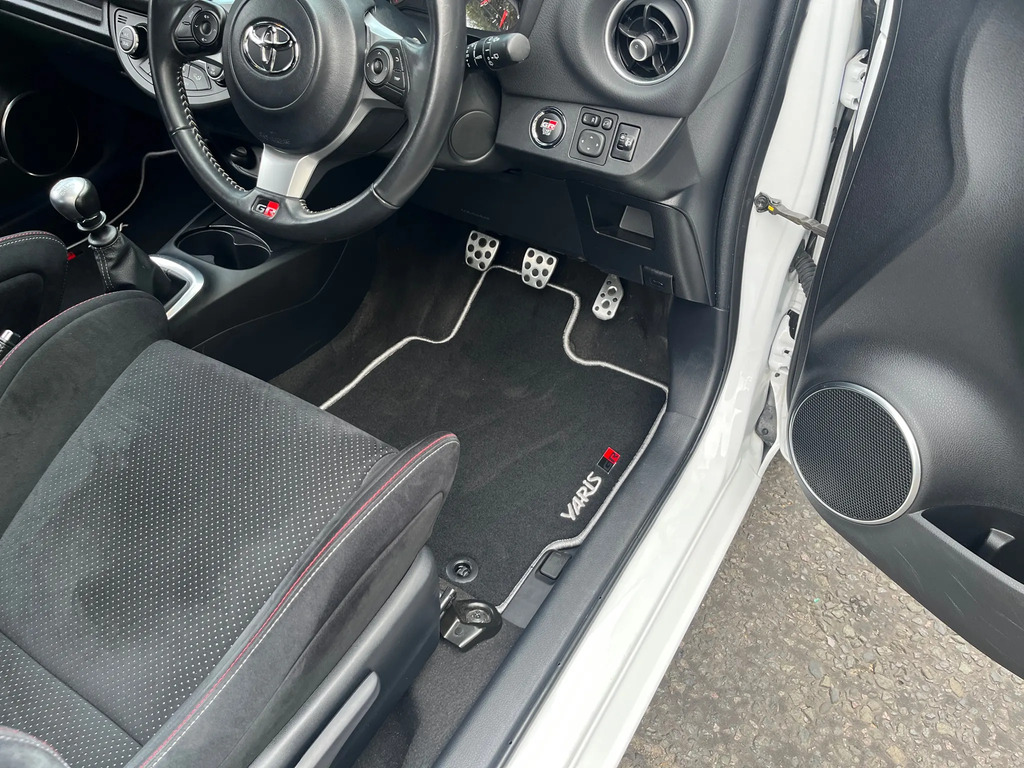 Toyota Yaris 1.5 Vvt-i Y20 Cvt Bi-tone Black #36