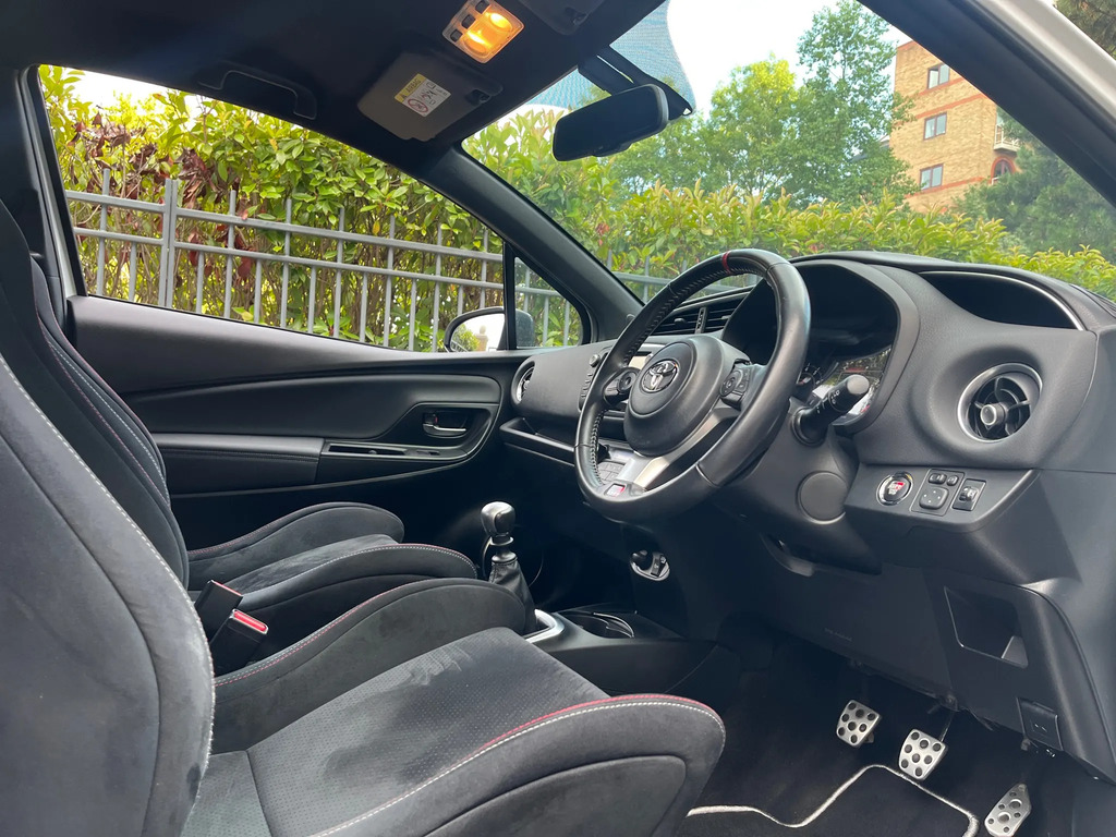 Toyota Yaris 1.5 Vvt-i Y20 Cvt Bi-tone Black #23