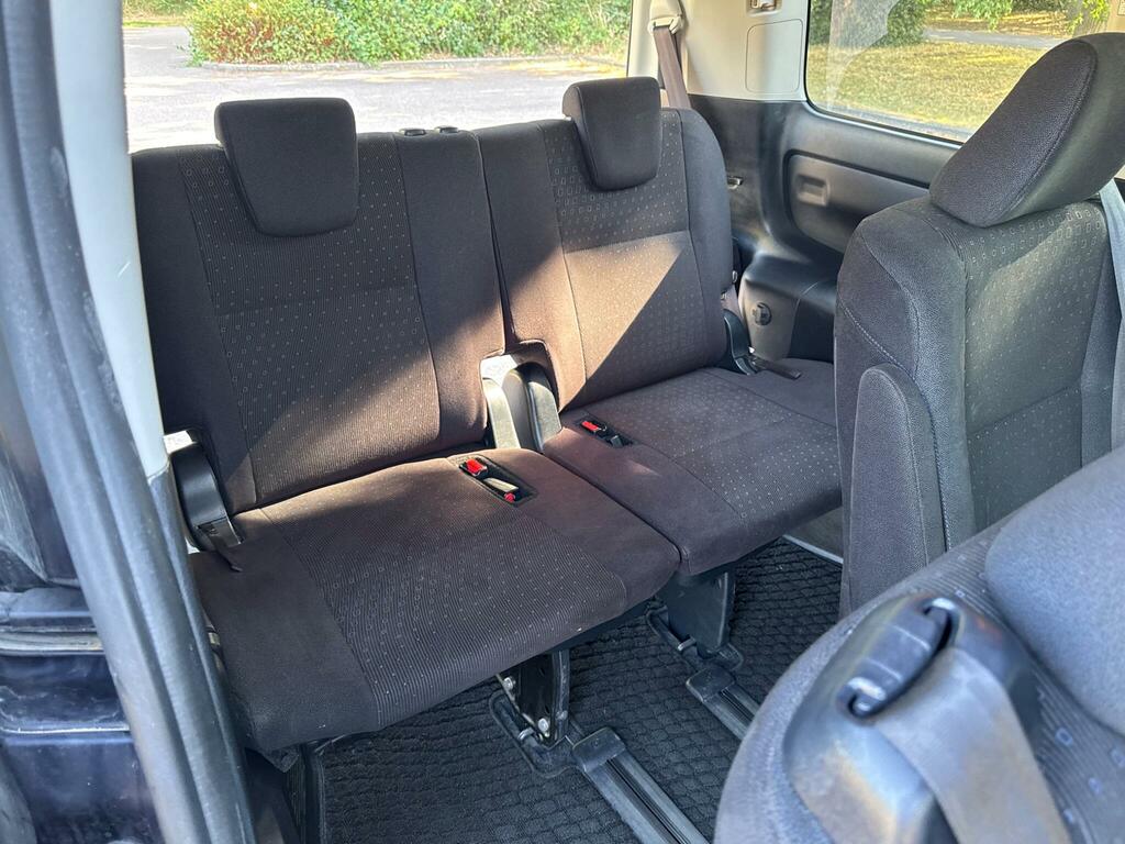 Toyota Voxy 2.0 Zs Version-seven Seater White #18