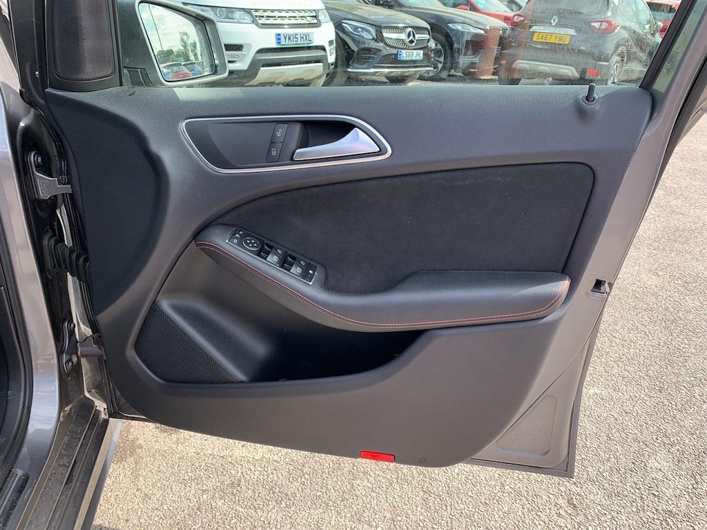 Mercedes-Benz B Class B200 Cdi Sport Black #21