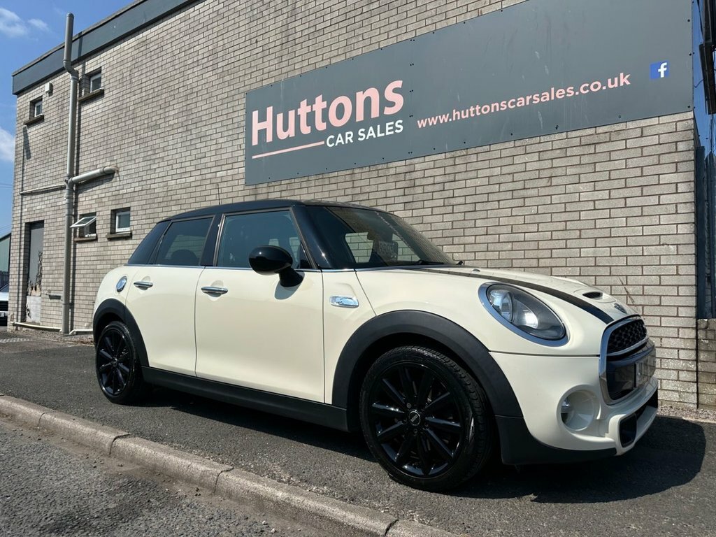 Mini Hatch 2L Cooper S White