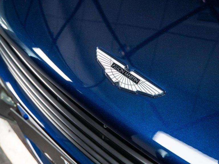 Aston Martin Vanquish Black #22