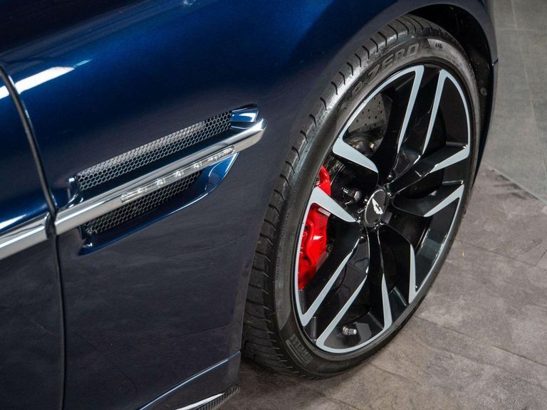 Aston Martin Vanquish Black #9