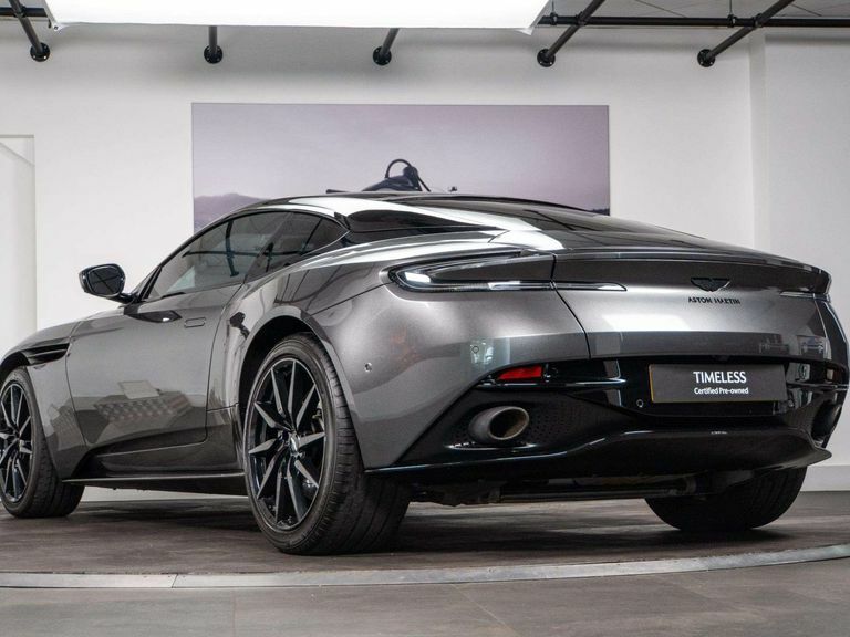 Aston Martin DB11 V8 Volante White #31