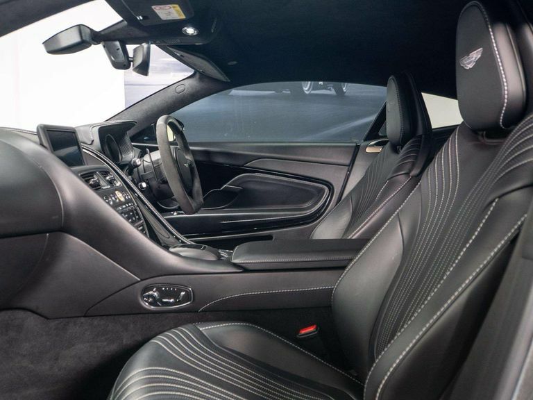 Aston Martin DB11 V8 Volante White #32