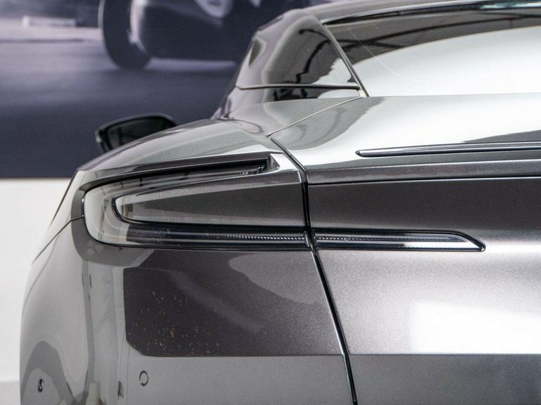 Aston Martin DB11 V8 Volante White #30
