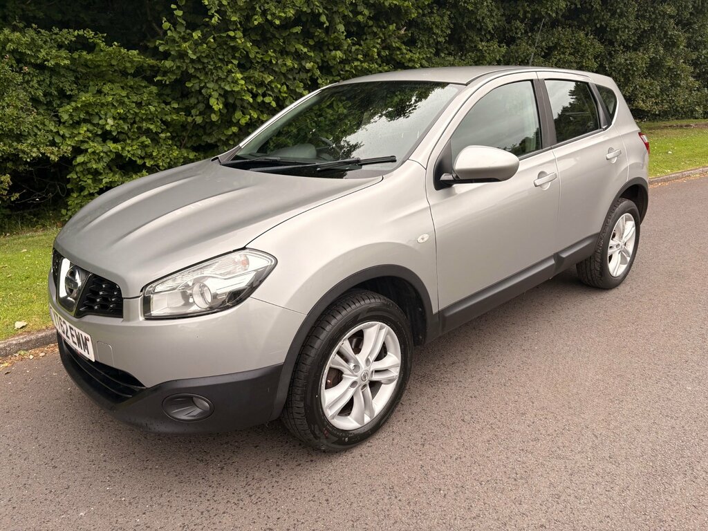 Nissan Qashqai 1.6 Acenta 42,000 Miles With Sat-nav Silver #1