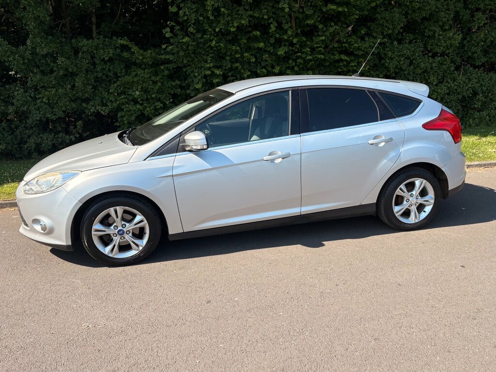 Ford Focus Focus Zetec S T White #7