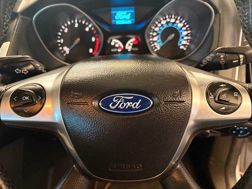 Ford Focus Focus Zetec S T White #17