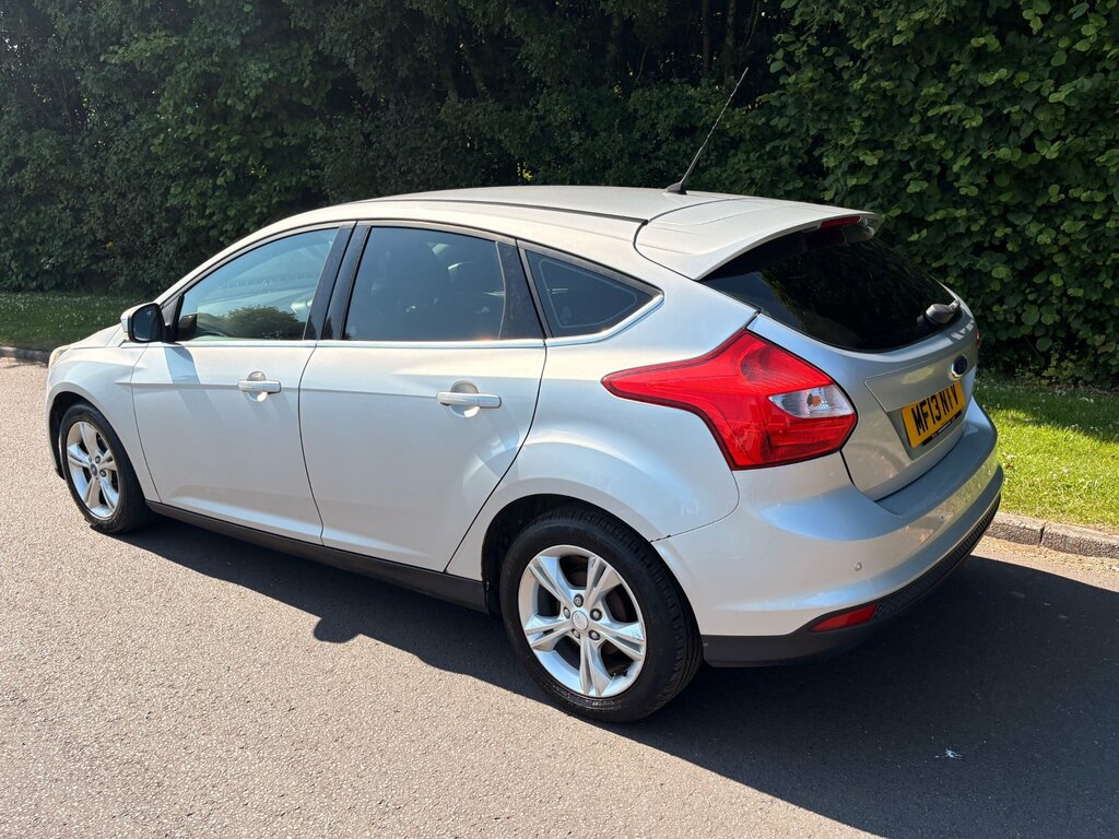 Ford Focus Focus Zetec S T White #8