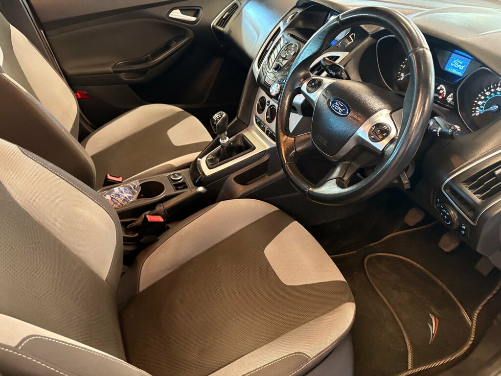 Ford Focus Focus Zetec S T White #11