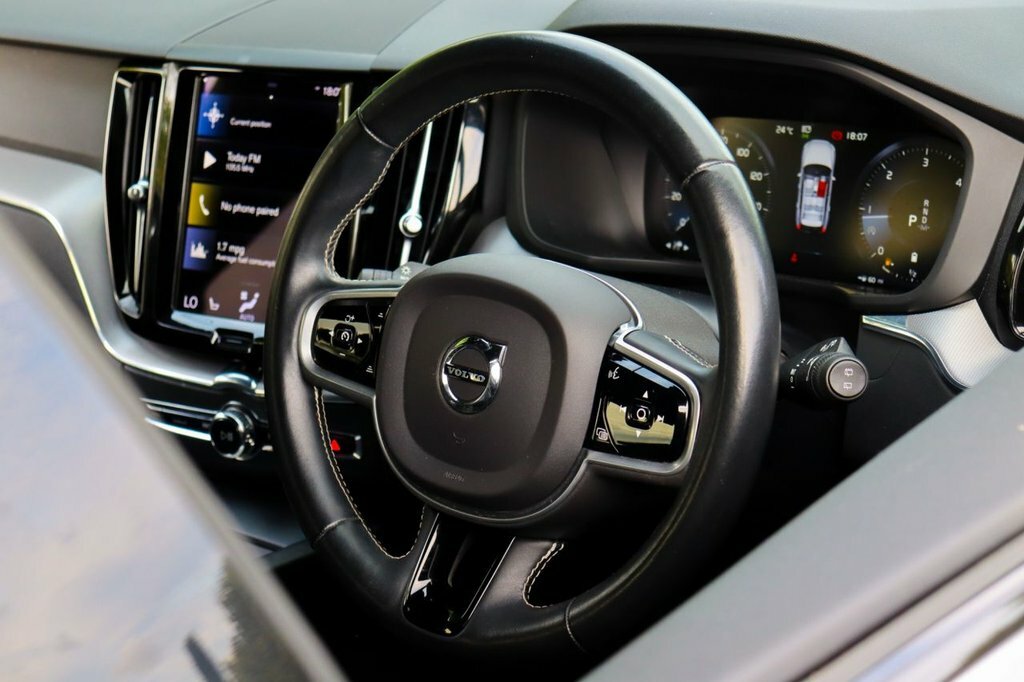 Volvo XC60 2L R-design KS21WPU Silver #2