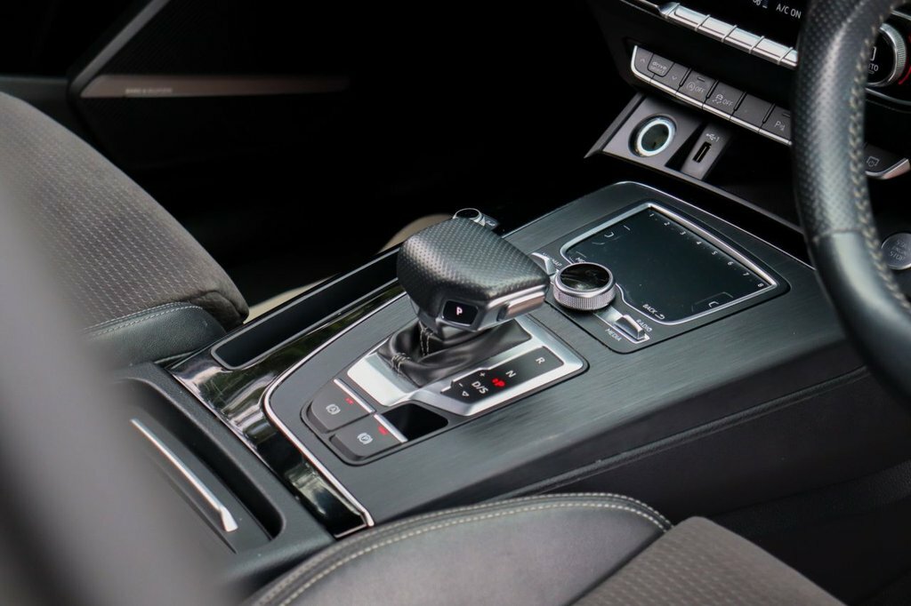 Audi Q5 2L S Line MD19AVF Black #6