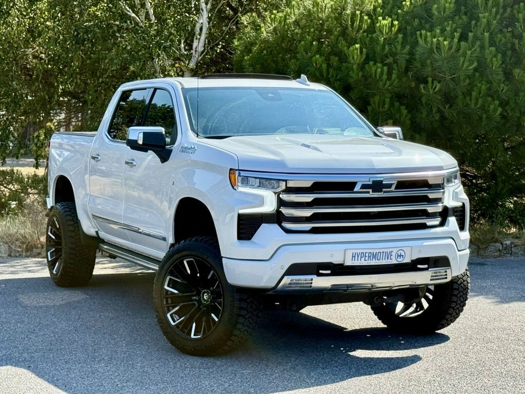 Chevrolet Silverado Petrol L300LLR White