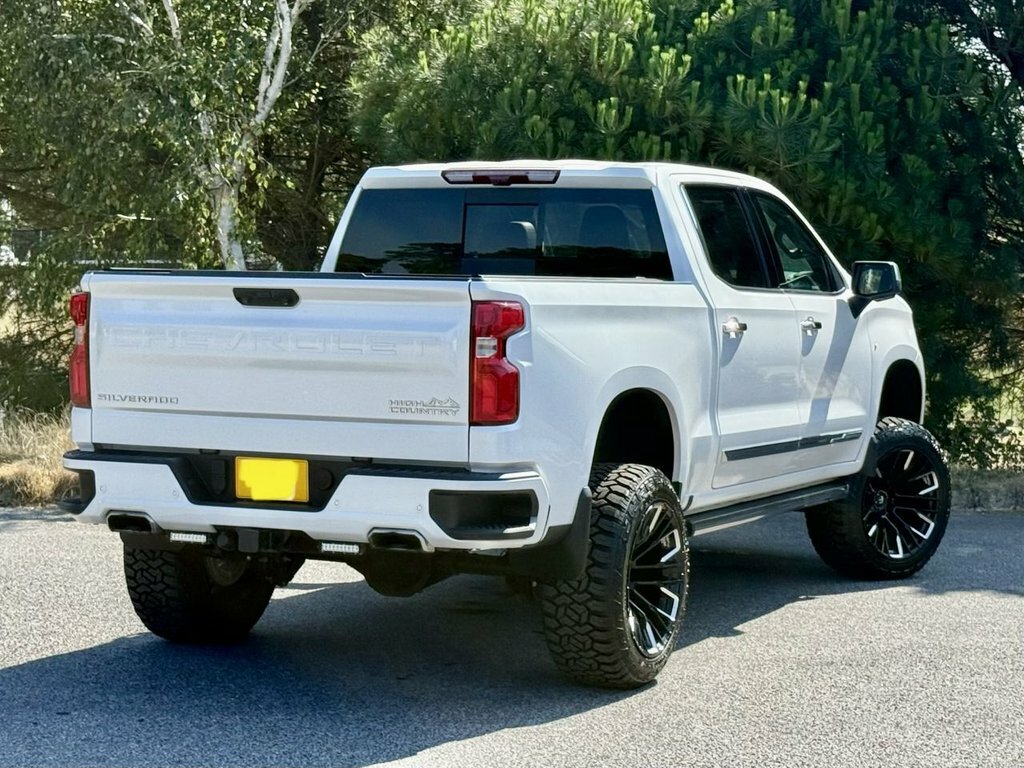 Chevrolet Silverado Petrol L300LLR White #3