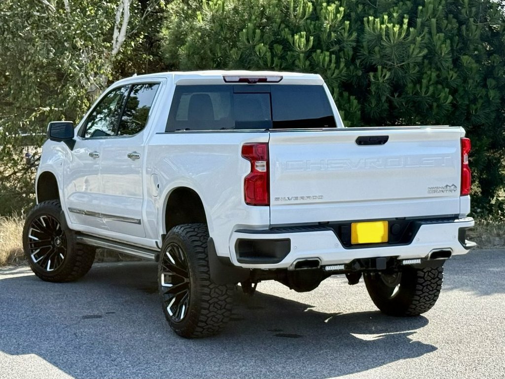 Chevrolet Silverado Petrol L300LLR White #6