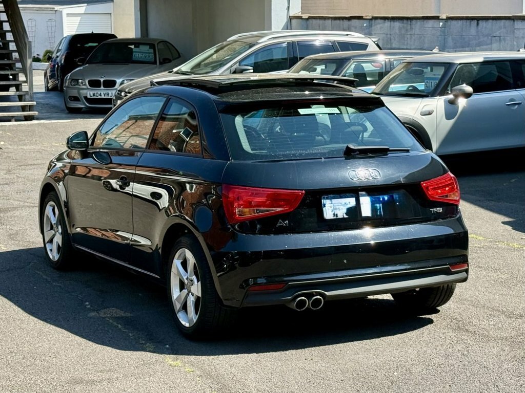 Audi A1 1L Sport Black #4