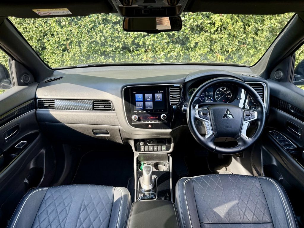 Mitsubishi Outlander 2.4 Phev Dynamic Safety Estate Red #10