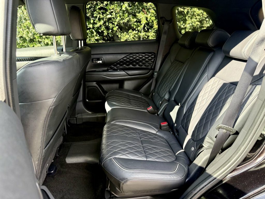 Mitsubishi Outlander 2.4 Phev Dynamic Safety Estate Red #13