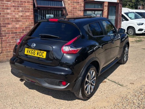 Nissan Juke White #7