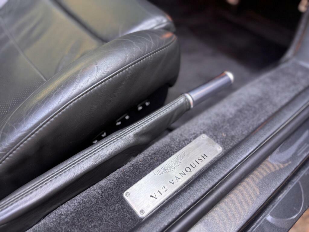 Aston Martin Vanquish V12 Vanquish Silver #18