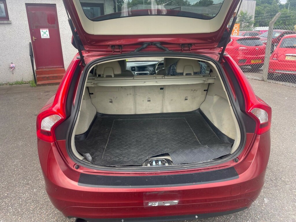 Volvo V60 2.0 Se Lux D3 Red #4