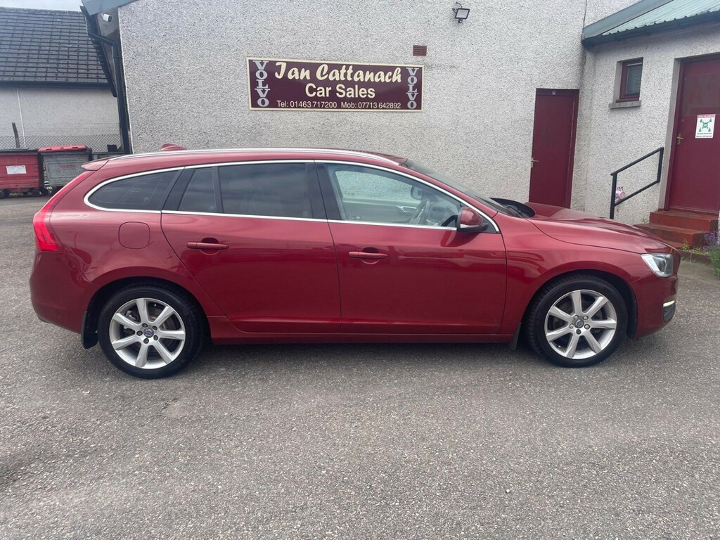Volvo V60 2.0 Se Lux D3 Red