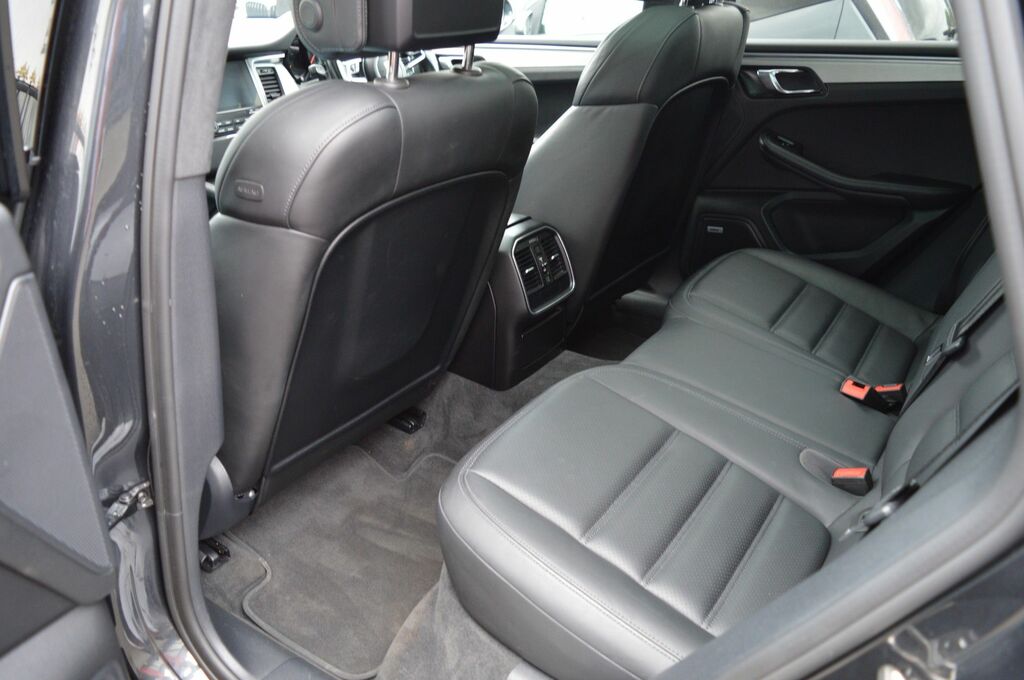 Porsche Macan V6 Turbo Suv YF16FNS Grey #3