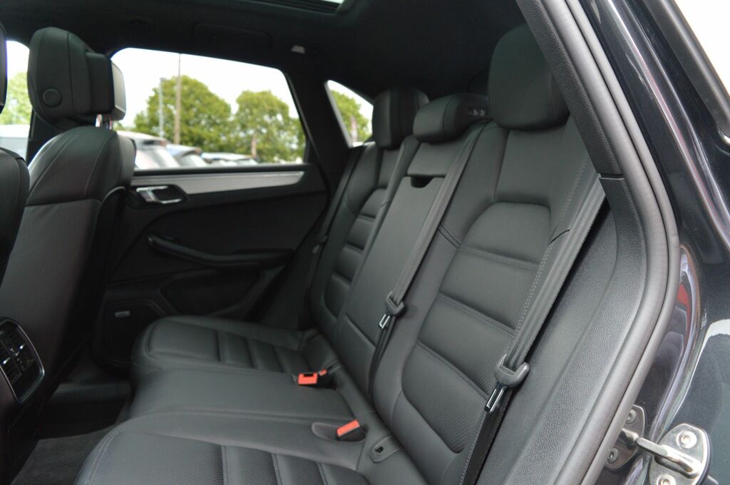 Porsche Macan V6 Turbo Suv YF16FNS Grey #2