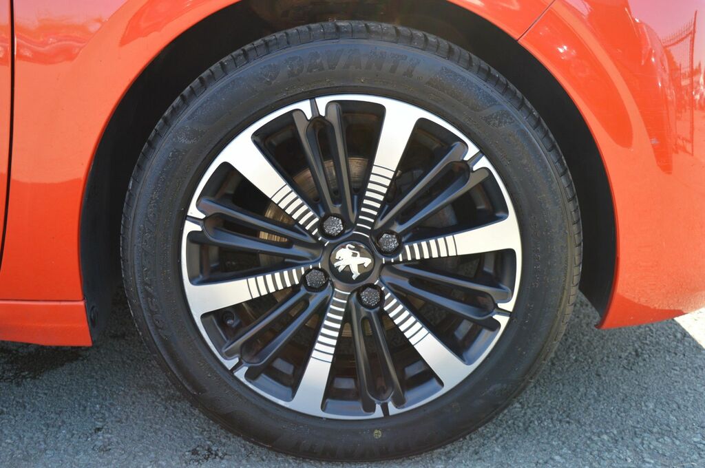 Peugeot 208 Puretech Allure Premium Hatchback Orange #4