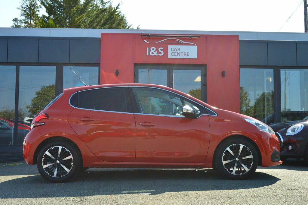 Peugeot 208 Puretech Allure Premium Hatchback Orange #2