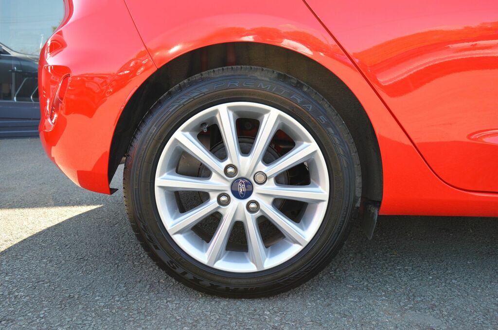 Ford Fiesta Titanium White #9