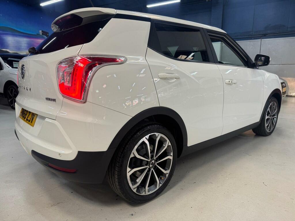 SsangYong Tivoli Suv 1.6 E-xgi Ultimate Euro 6 Ss 201868 White #3