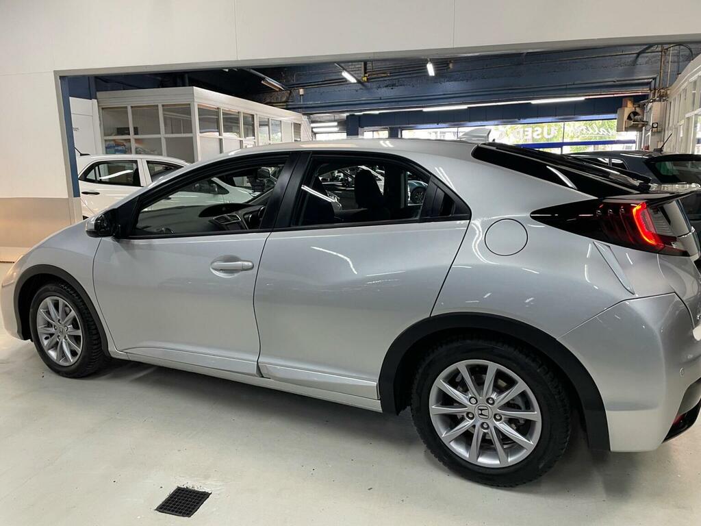 Honda Civic Hatchback 1.6 I-dtec Se Plus Navi Euro 5 Ss 5 Silver #4