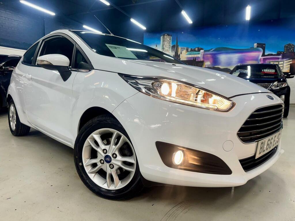 Ford Fiesta Hatchback 1.25 Zetec Euro 6 201666 White
