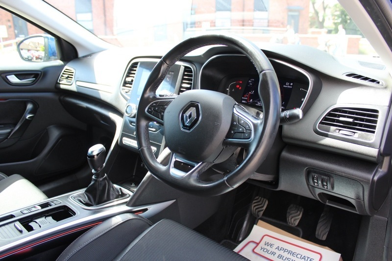 Renault Megane 1.5 Blue Dci Iconic Sport Tourer White #10