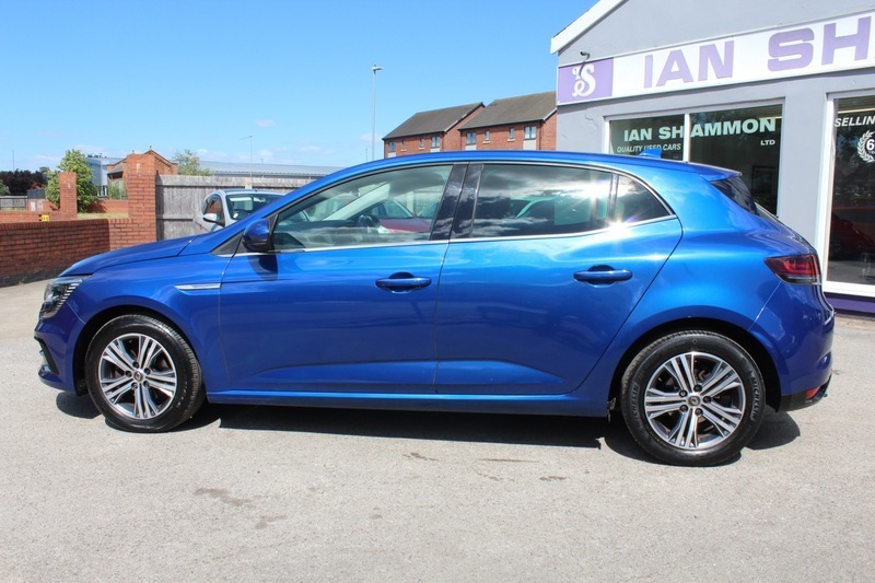 Renault Megane 1.5 Blue Dci Iconic Sport Tourer White #8