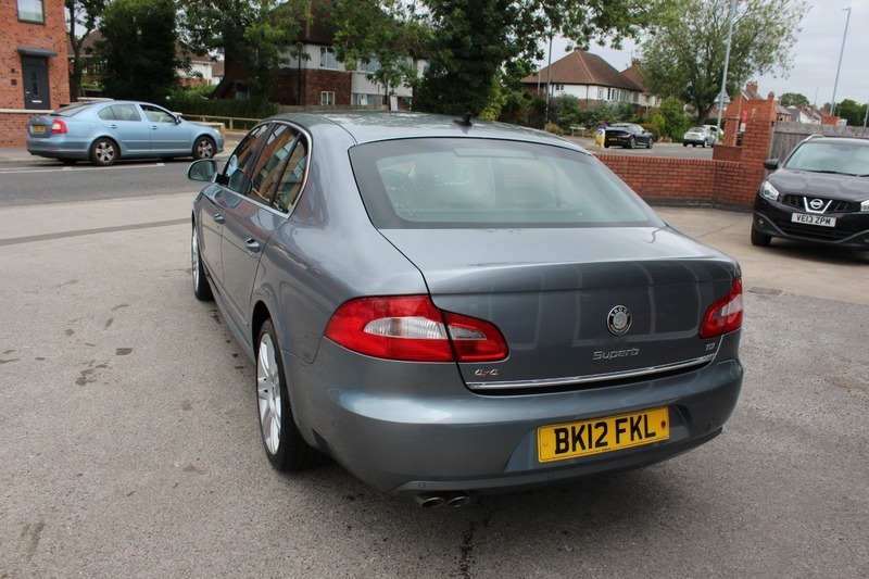 Skoda Superb Elegance2.0 Tdi Cr Dsg Grey #4