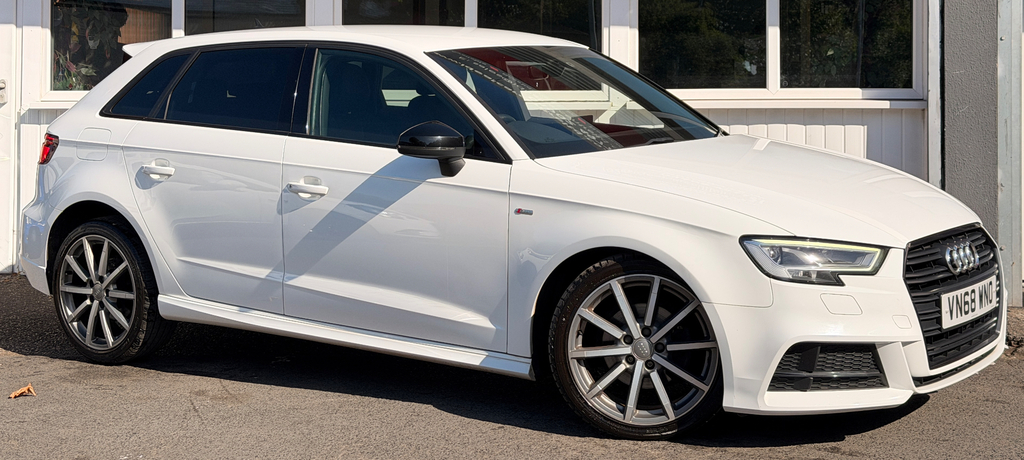 Audi A3 1.0 Tfsi 30 Black Edition Sportback Man VN68WNO White #2